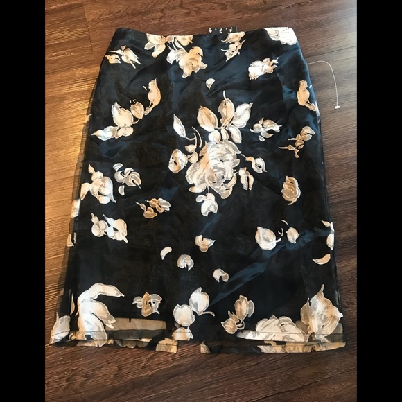 Lord & Taylor Dresses & Skirts - 🍀 Lord&taylor black flower midi skirt NWT 8